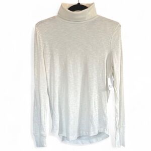 GAP women's cream long sleeve ribbed turtleneck in size small. Nwt